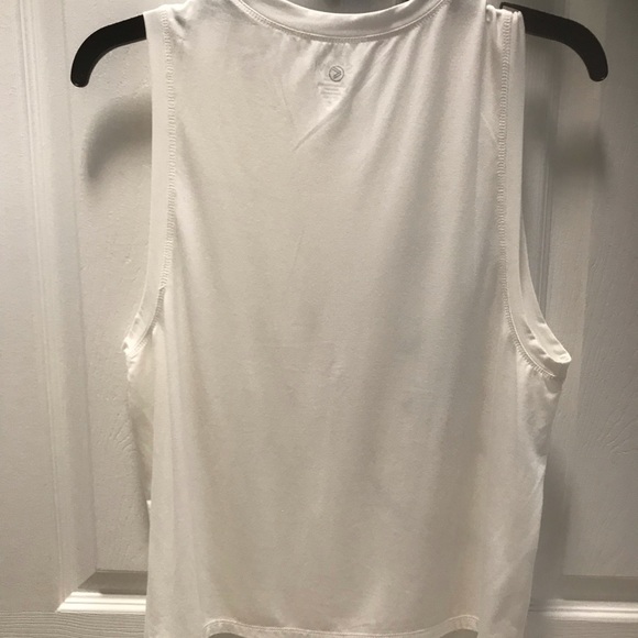 Savvi Sleeveless Shirt. Small - Picture 6 of 10